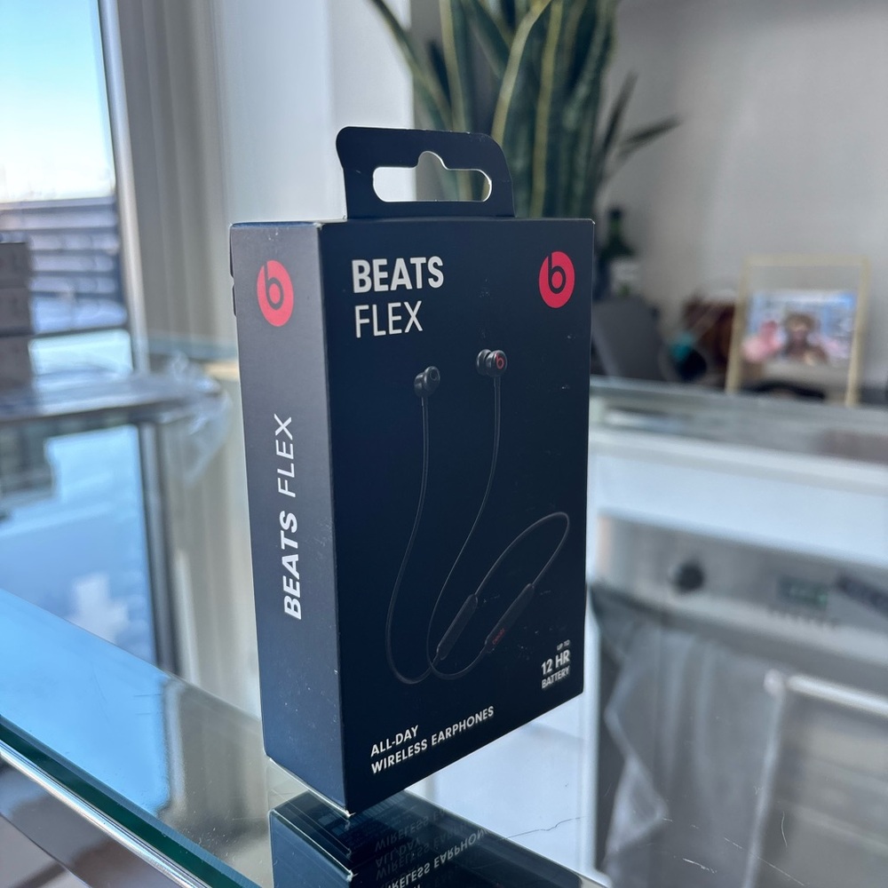 NWT! Beats Flex Wireless Earphones - Black